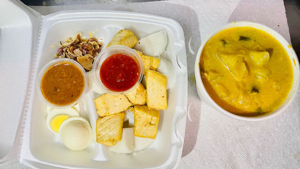 03. Lontong – Toko Rame Indonesian Halal Restaurant